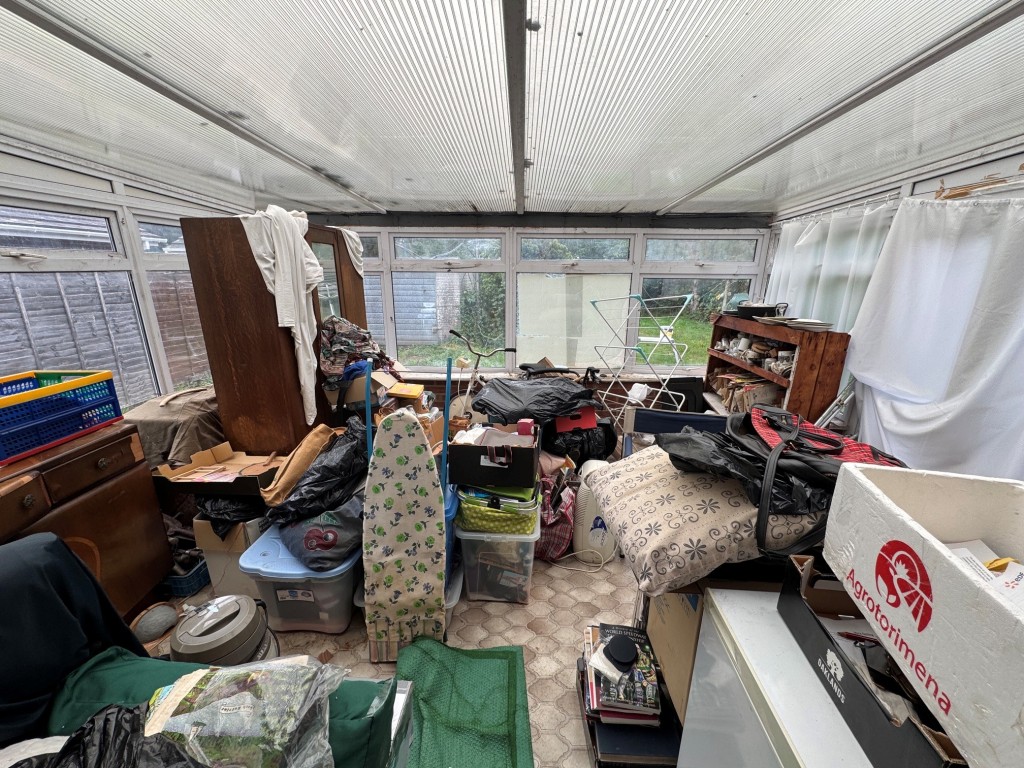 Lot: 152 - THREE-BEDROOM BUNGALOW FOR REFURBISHMENT AND REPAIR - Conservatory